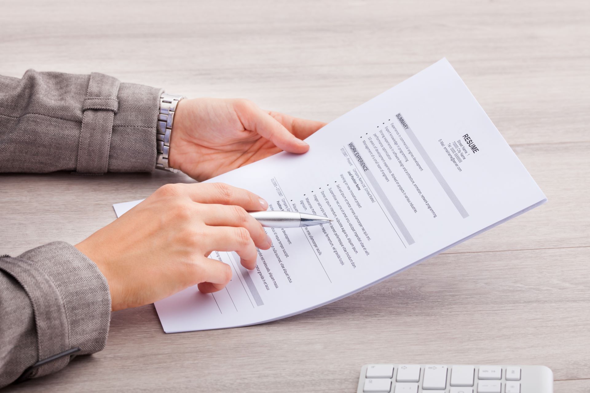 Making a Strong First Impression: Crafting the Perfect Resume Introduction